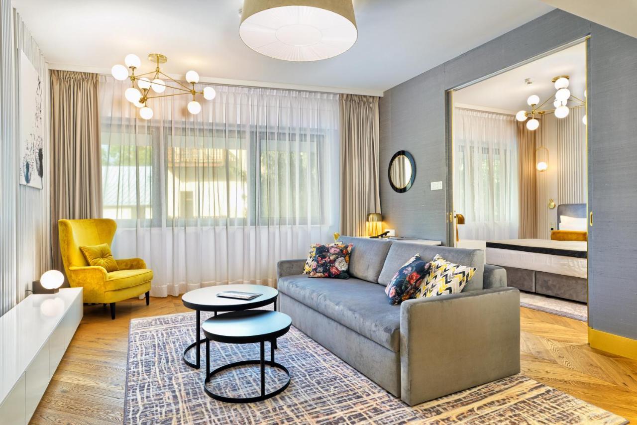 Hotel Ferreus Modern Art Deco Cracovia Exterior foto A living room in a modern apartment