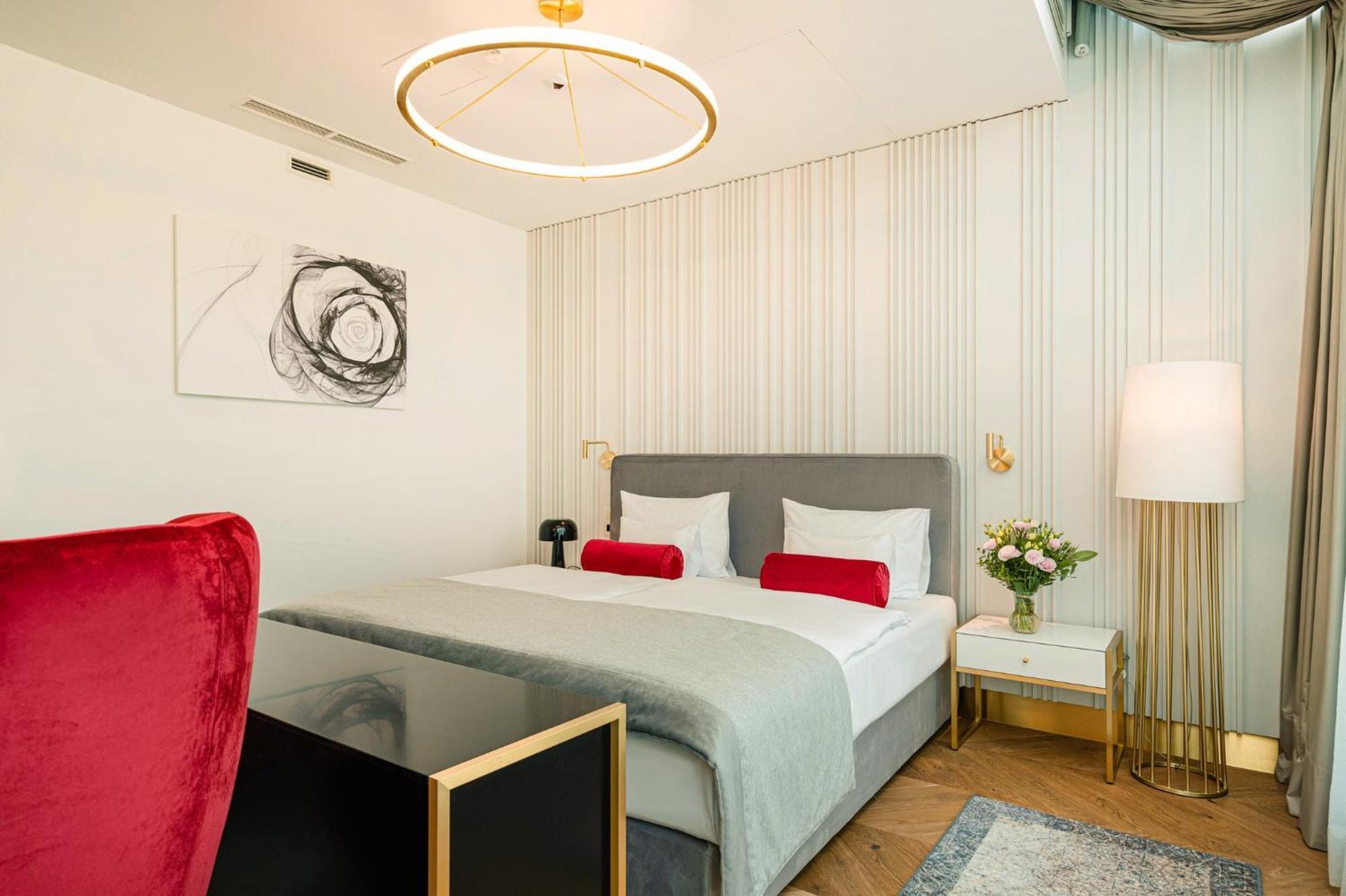 Hotel Ferreus Modern Art Deco Cracovia Exterior foto A bedroom at the hotel