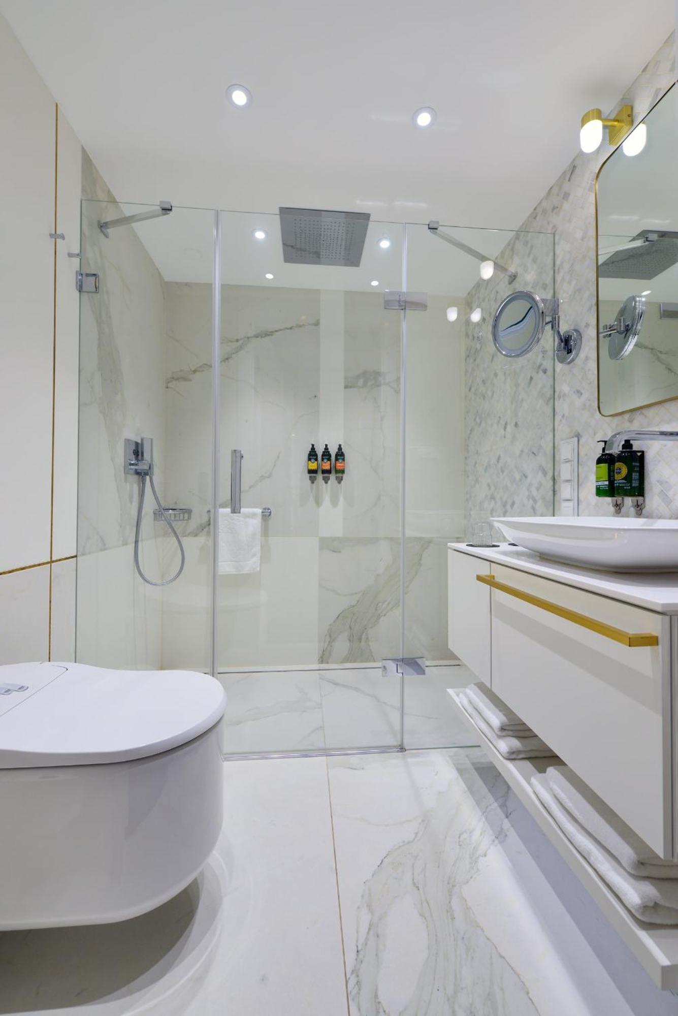 Hotel Ferreus Modern Art Deco Cracovia Exterior foto A shower enclosure